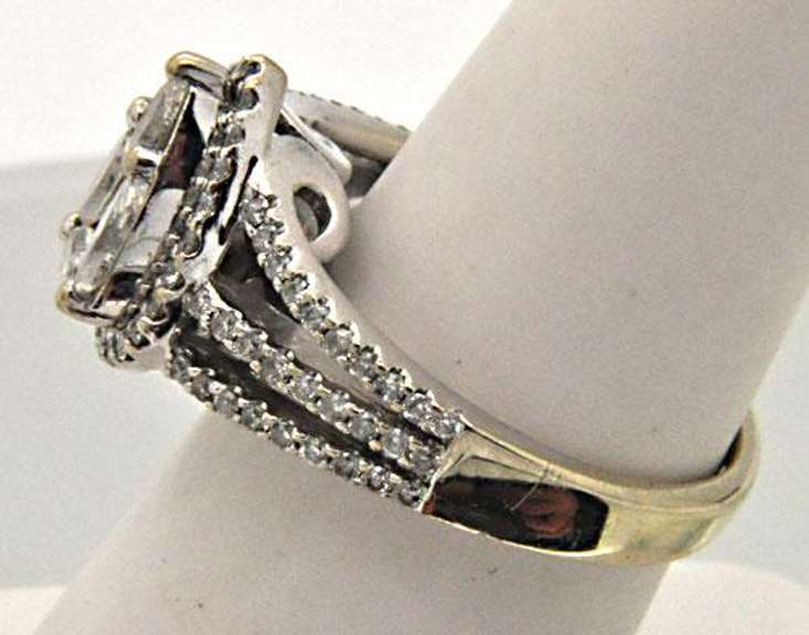 LADIES 14 KT WHITE GOLD DIAMOND CLUSTER RING