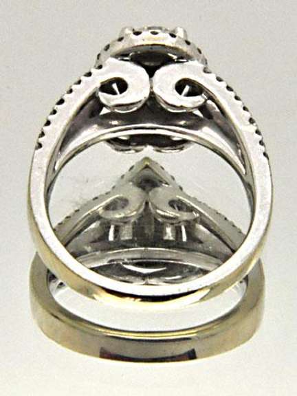 LADIES 14 KT WHITE GOLD DIAMOND CLUSTER RING