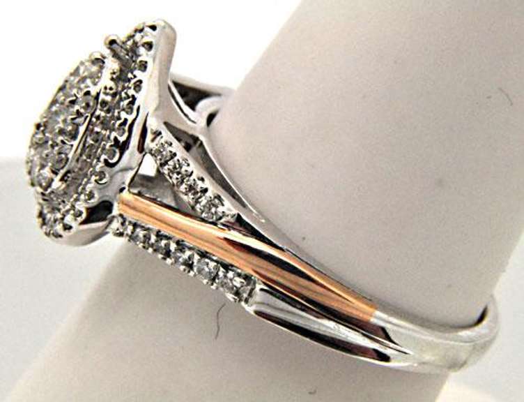 14 KT WHITE GOLD LADIES DIAMOND RING.