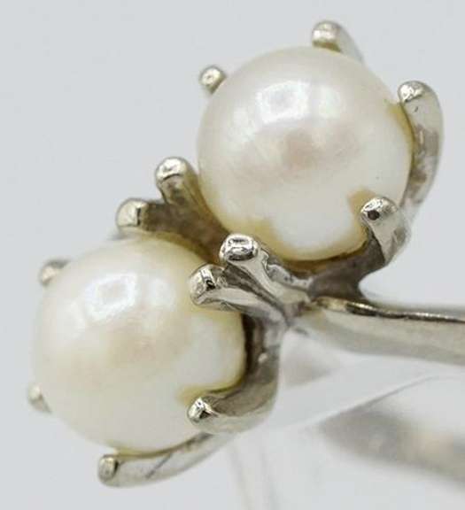 10KT White Gold Pearl Ring