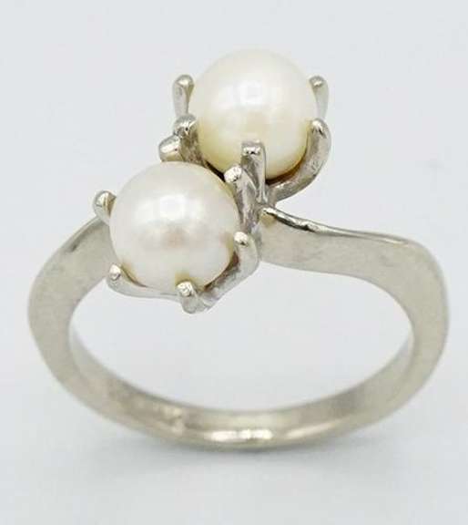 10KT White Gold Pearl Ring