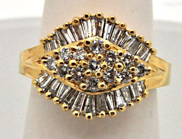 LADIES 14 KT YELLOW GOLD DIAMOND COCKTAIL RING
