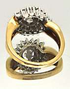 LADIES 14KT YELLOW GOLD DIAMOND CLUSTER RING.