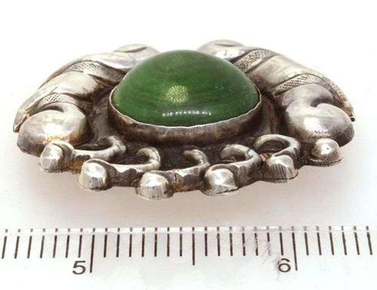 Malachite Broach in Sterling