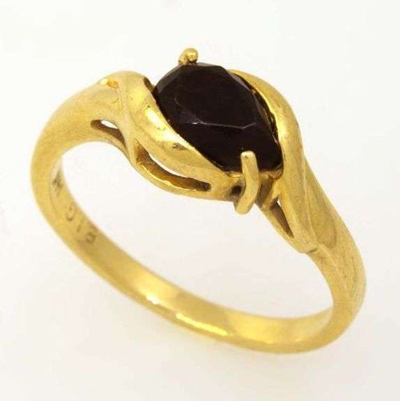 Black Onyx Ring in Gold, Size 5.25