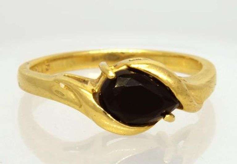 Black Onyx Ring in Gold, Size 5.25