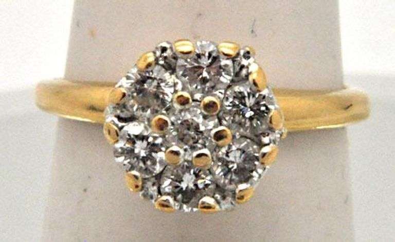 LADIES 14 KT YELLOW GOLD DIAMOND CLUSTER RING.