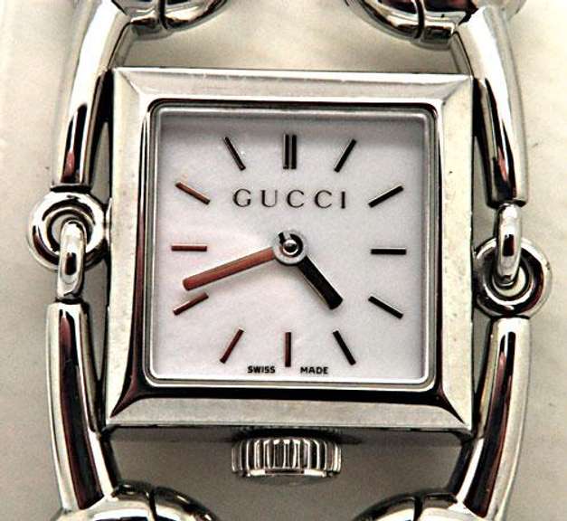 Ladies Gucci Signoria Mother of Pearl Dial Watch
