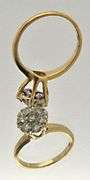 LADIES 14 KT YELLOW GOLD DIAMOND CLUSTER RING.