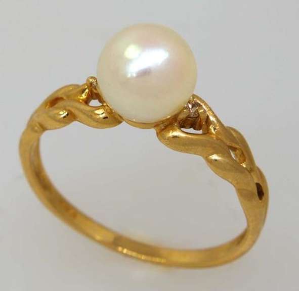 Pearl Solitaire Ring in Gold, Size 5.75