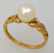 Pearl Solitaire Ring in Gold, Size 5.75