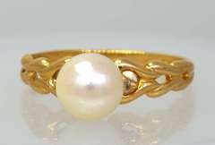Pearl Solitaire Ring in Gold, Size 5.75