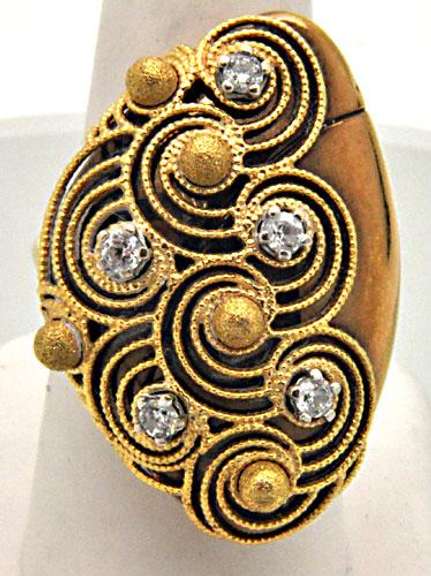 18 KT YELLOW GOLD FREE FORM DIAMOND RING.