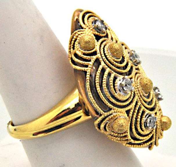 18 KT YELLOW GOLD FREE FORM DIAMOND RING.