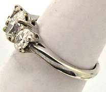 14 KT WHITE GOLD LADIES DIAMOND RING