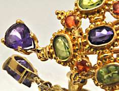 21 KT YELLOW GOLD COLOR STONES EARRINGS.