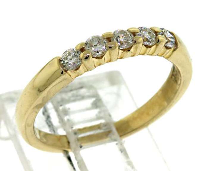 Amazing Shared Prong Diamond Band