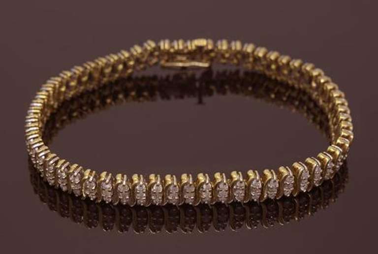Stunning Multi-Diamond Bracelet in Gold, 7.5in