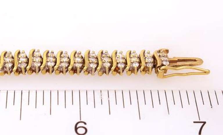 Stunning Multi-Diamond Bracelet in Gold, 7.5in