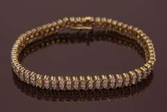 Stunning Multi-Diamond Bracelet in Gold, 7.5in