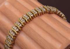 Stunning Multi-Diamond Bracelet in Gold, 7.5in