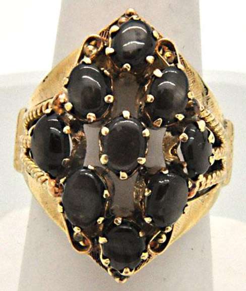 LADIES 18 KT YELLOW GOLD STAR SAPPHIRE RING.