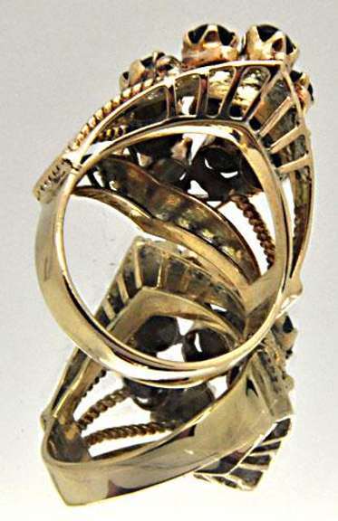 LADIES 18 KT YELLOW GOLD STAR SAPPHIRE RING.