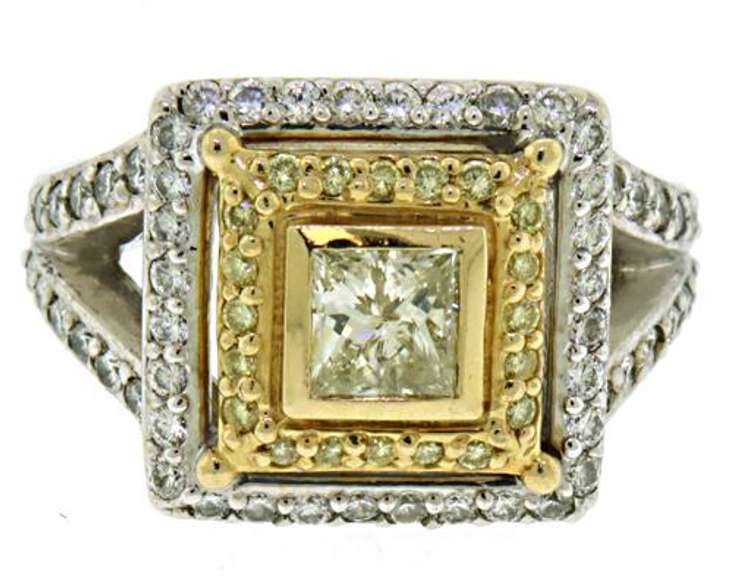 Trendy 18kt Princess Cut 1.30cts Diamond Ring