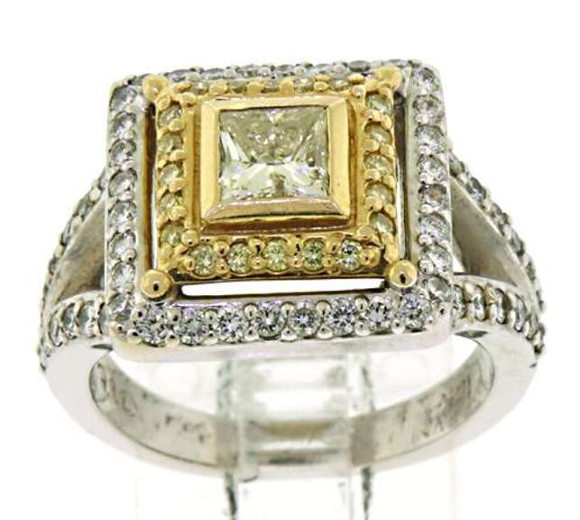 Trendy 18kt Princess Cut 1.30cts Diamond Ring