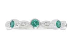 Filigree Detailed Emerald & Diamond Band