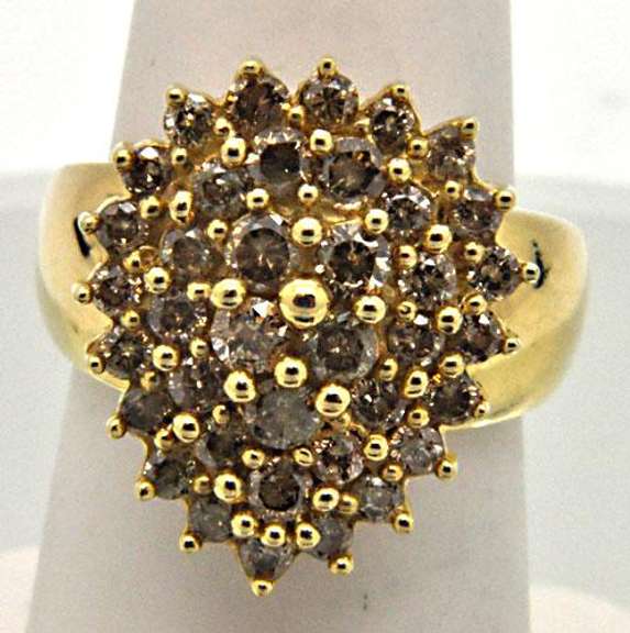LADIES 10 KT YELLOW GOLD 2..00 CARAT DIAMOND CLUSTER.