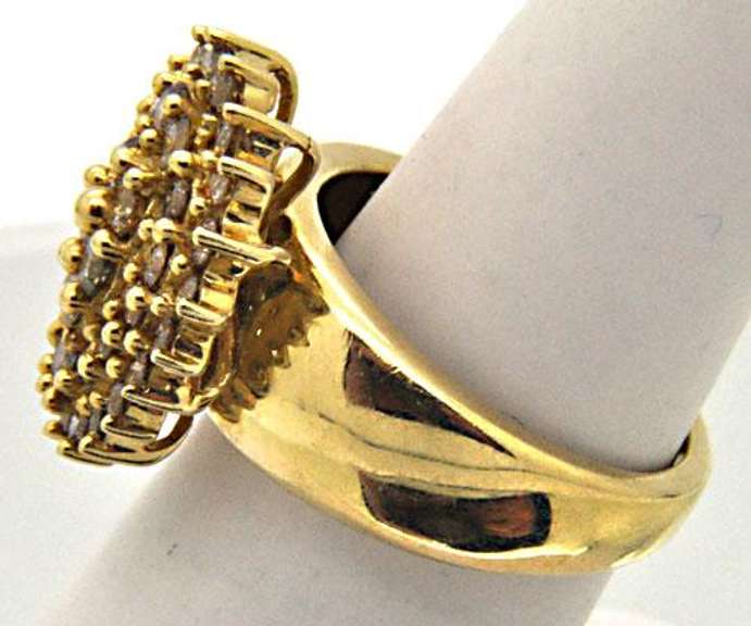 LADIES 10 KT YELLOW GOLD 2..00 CARAT DIAMOND CLUSTER.