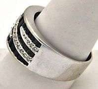 14 KT WHITE GOLD BLUE SAPPHIRE & DIAMOND RING.