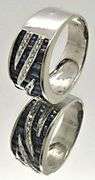 14 KT WHITE GOLD BLUE SAPPHIRE & DIAMOND RING.