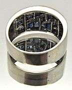 14 KT WHITE GOLD BLUE SAPPHIRE & DIAMOND RING.