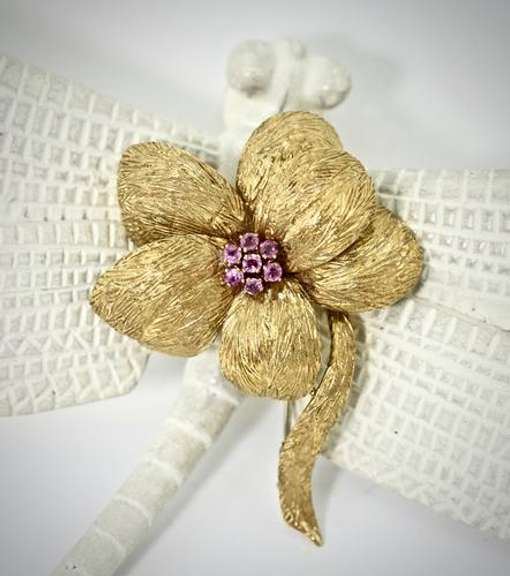 Beautifully Textured 18K Flower Brooch