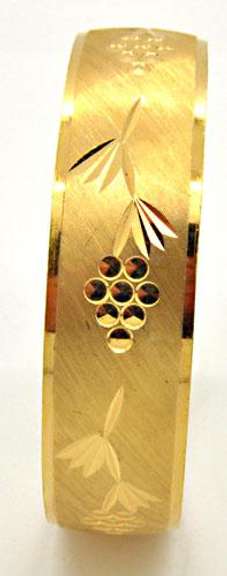 LADIES 21 KT YELLOW GOLD BANGLE BRACELET.