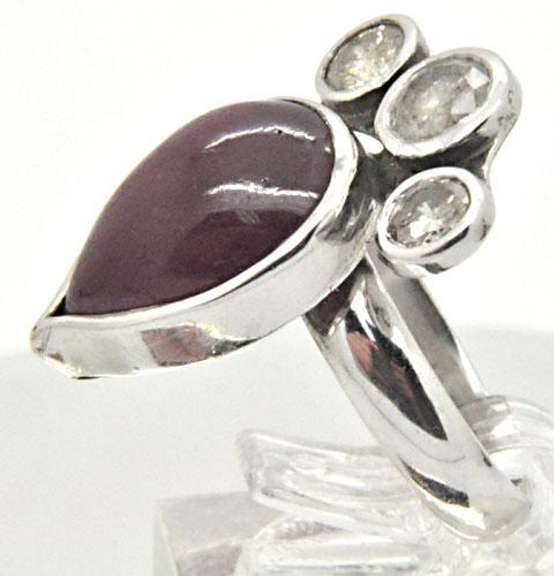 LADIES 18 KT WHITE GOLD CABOCHON RUBY AND DIAMOND RING
