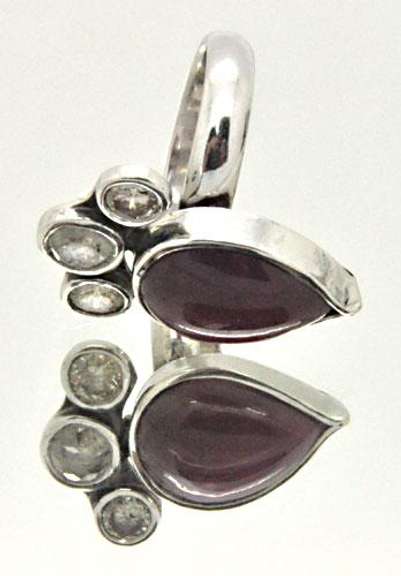 LADIES 18 KT WHITE GOLD CABOCHON RUBY AND DIAMOND RING