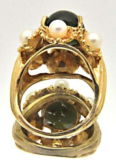 LADIES 14 KT YELLOW GOLD JADE AND PEARL RING.