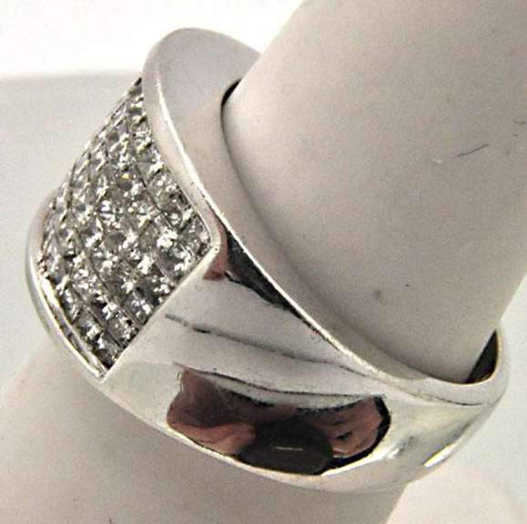 14 KT WHITE GOLD WIDE DIAMOND BAND. 1.50 carat tw.