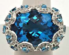 18 KT RING WITH A 25.00 CT BLUE TOPAZ & DIAMONDS