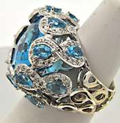 18 KT RING WITH A 25.00 CT BLUE TOPAZ & DIAMONDS