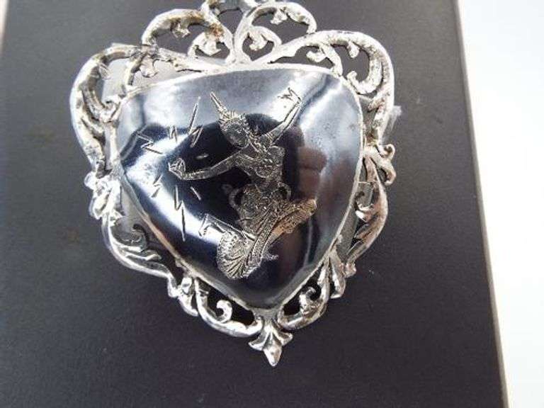 Beautiful Antique Thai design Sterling Silver Pendant / PIN