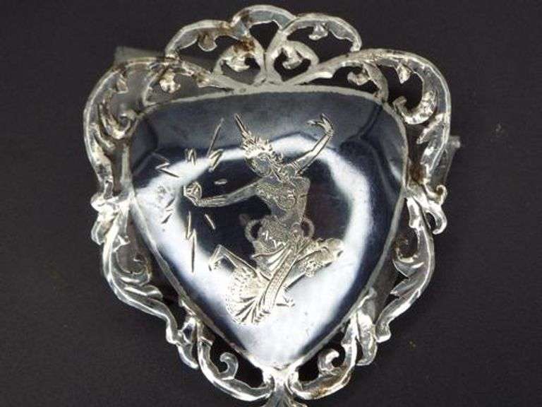Beautiful Antique Thai design Sterling Silver Pendant / PIN