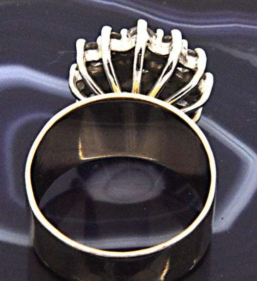LADIES 14 KT GOLD DIAMOND CLUSTER RING.