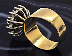 LADIES 14 KT GOLD DIAMOND CLUSTER RING.