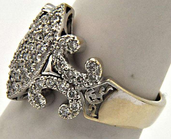 LADIES 18 KT WHITE GOLD DIAMOND CHARRIOL RING.