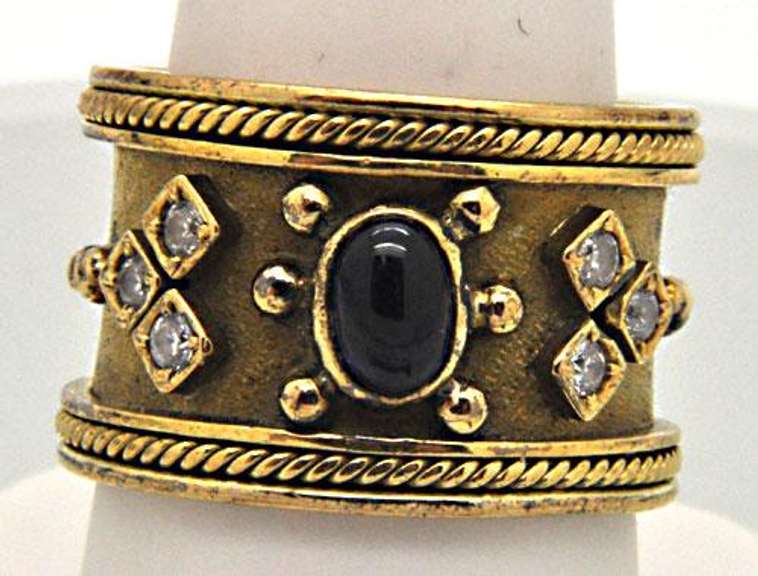 LADIES 18 KT YELLOW GOLD BLUE CABOCHON SAPPHIRE SET.