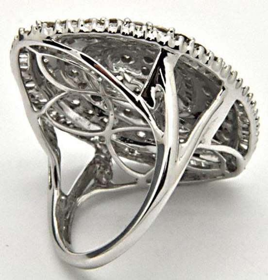 LADIES RING WITH APPROX. 5.00 CARATS OF DIAMONDS